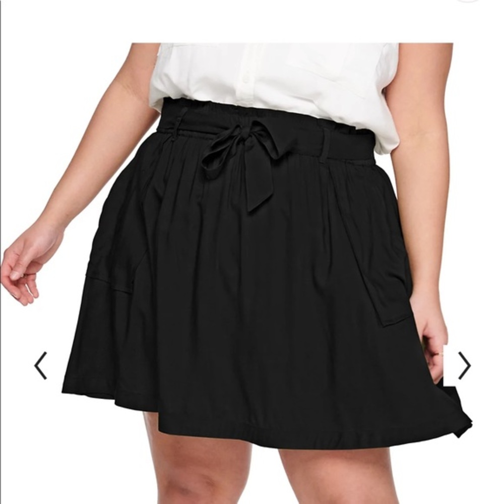 •Brand New With Tags• Black Luxe Belted Paper Bag Mini Skirt - Size Large